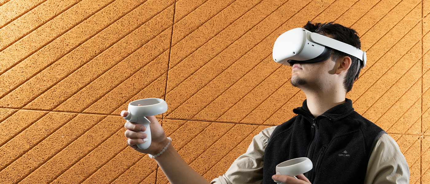 A student uses a virtual reality headset in a Psychology class