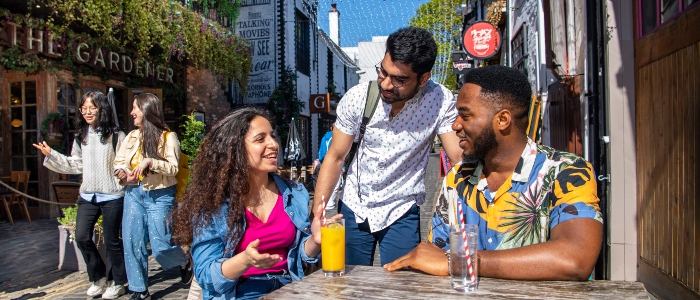 3 students socialising in Ashton Lane 