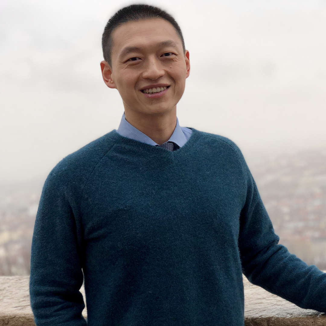 Mingzhe Zhu Headshot