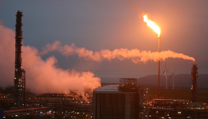 Mossmorran petrochemical plant at night with a large flare of fire erupting from a tall thin chimne. Crediet Alexnoel66 https://commons.wikimedia.org/wiki/File:Mossmorran.jpg