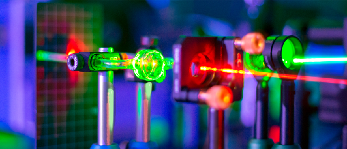 Photnoincs green and red light