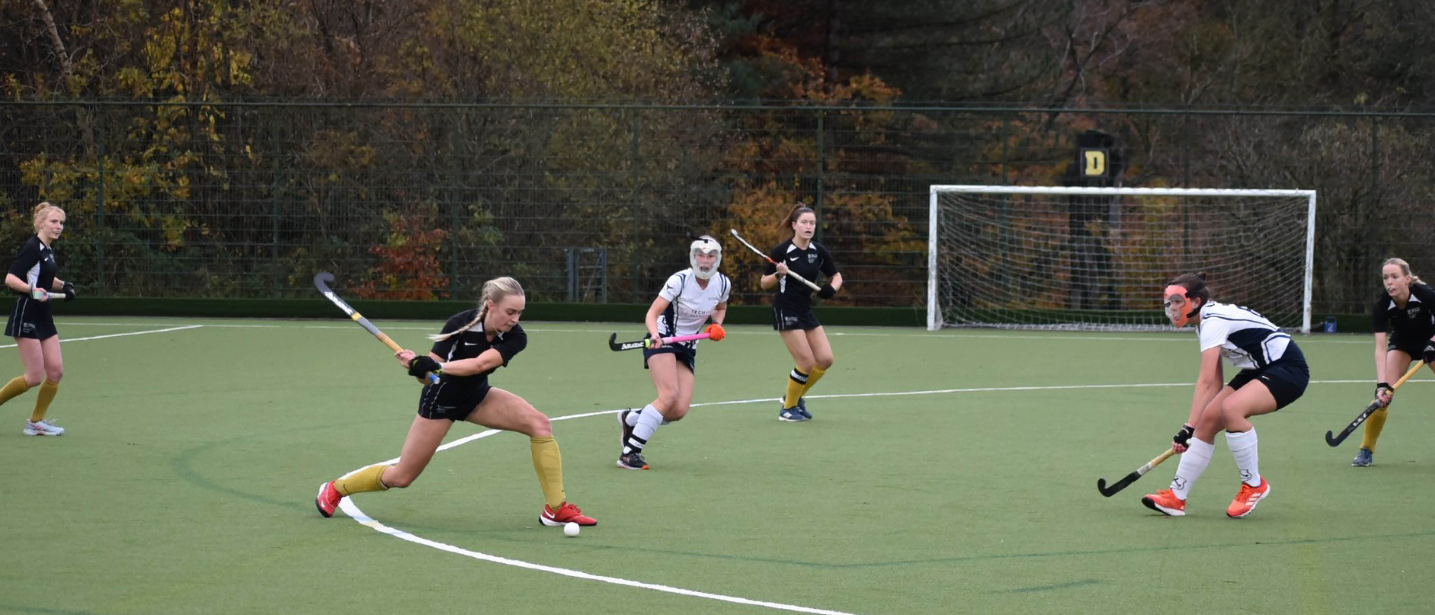 Glasgow Womens Hockey team playing