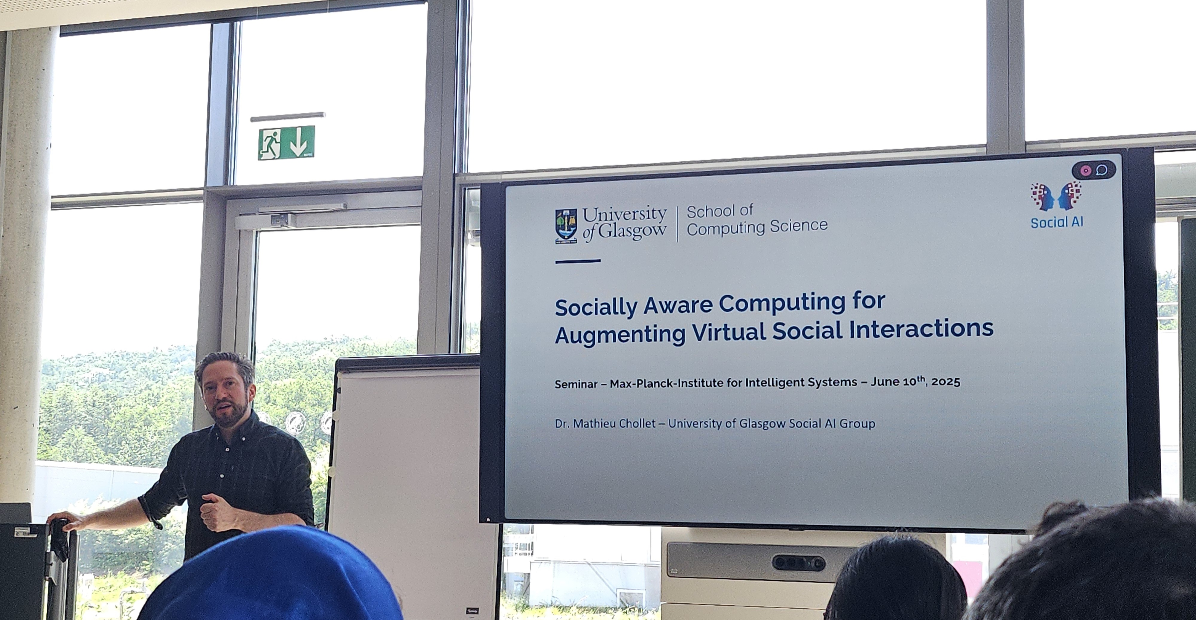 Mathieu Chollet next to a screen giving a talk