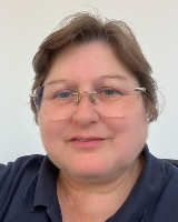 A head and shoulders portrait shot of Lesley Hamilton against a cream background
