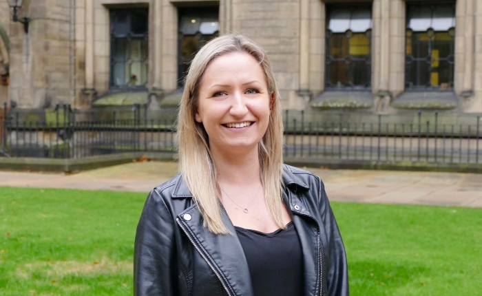 Profile photo of Sarah Jones in the quadrangle, University of Glasgow