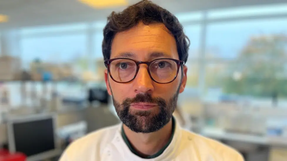 A head and shoulders portrait shot of Daniel Streicker in the lab