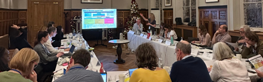 Dr Eve Smith presenting to colleagues at the International Treat-to-Target (T2T) Consensus Meeting