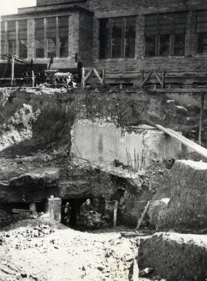Accessing the mineshaft during construction Accessing the mineshaft during construction