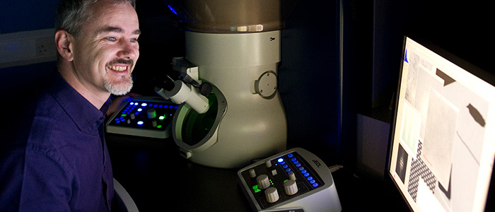 MagTEM microscope