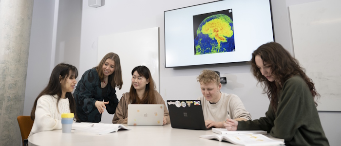 Student working in a psychology & neuroscience class