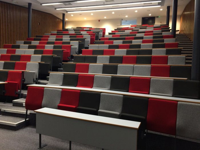 Raked lecture theatre with fixed seating