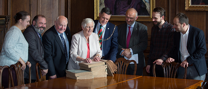 A rare Braille collection of the complete works of Robert Burns has been gifted to the University of Glasgow