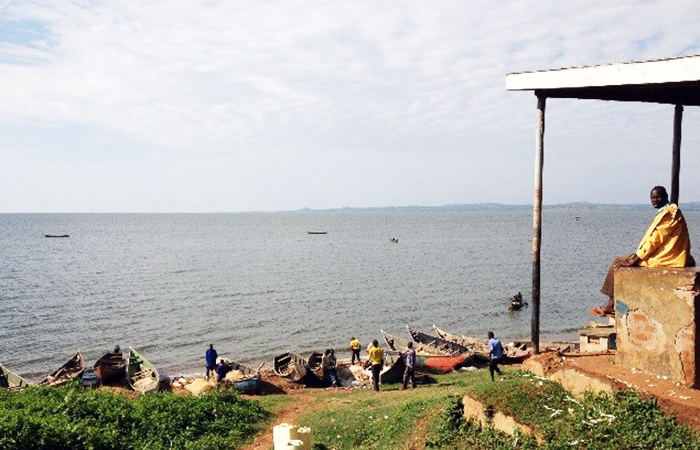Tanzania lakeside scene 700x450px