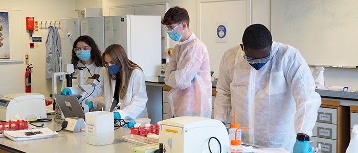 Image of Alysha Hunter helping students in lab