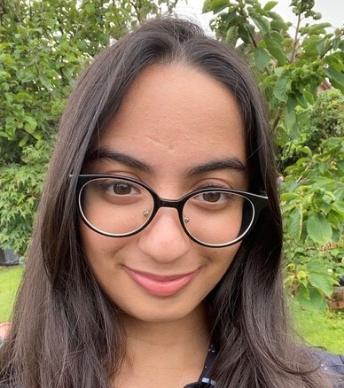 UofG Student Ayesha  smiling 