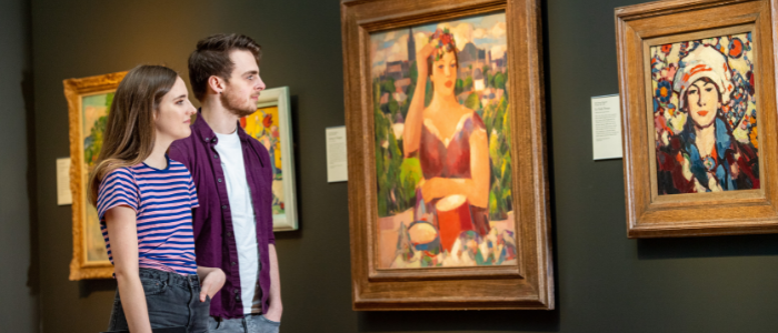 Two students looking at painting in Huntarian Art Gallery