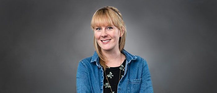 Darina grey background